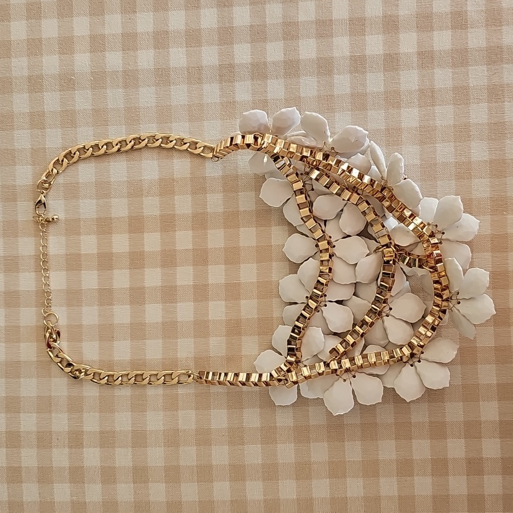 Costume Jewelry Womens OS White Daisy Floral Necklace Rhinestone Gold Accents - Picture 4 of 4